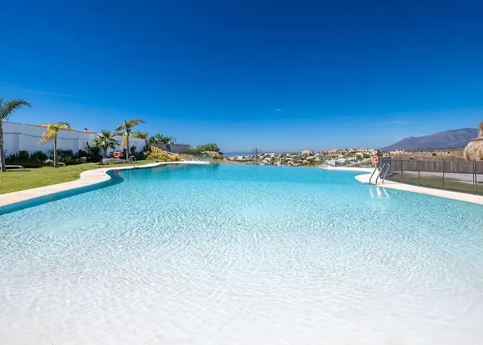 Luxury Resort 3 Bed Apartment With Pools And Gym